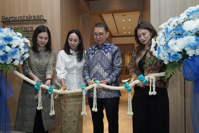 Ribbon-cutting ceremony at the inauguration of the Danantara Library at the National Museum of Indonesia